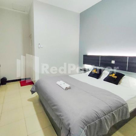 The Paragon Hotel Cilacap Redpartner Exterior photo